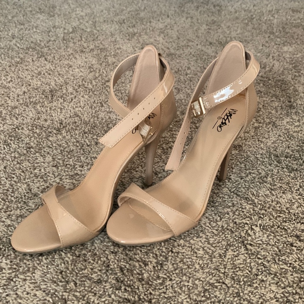 Mossimo strappy 3” heel. Taupe patent leather.